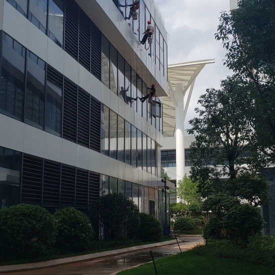 幕墙高空清洁保养