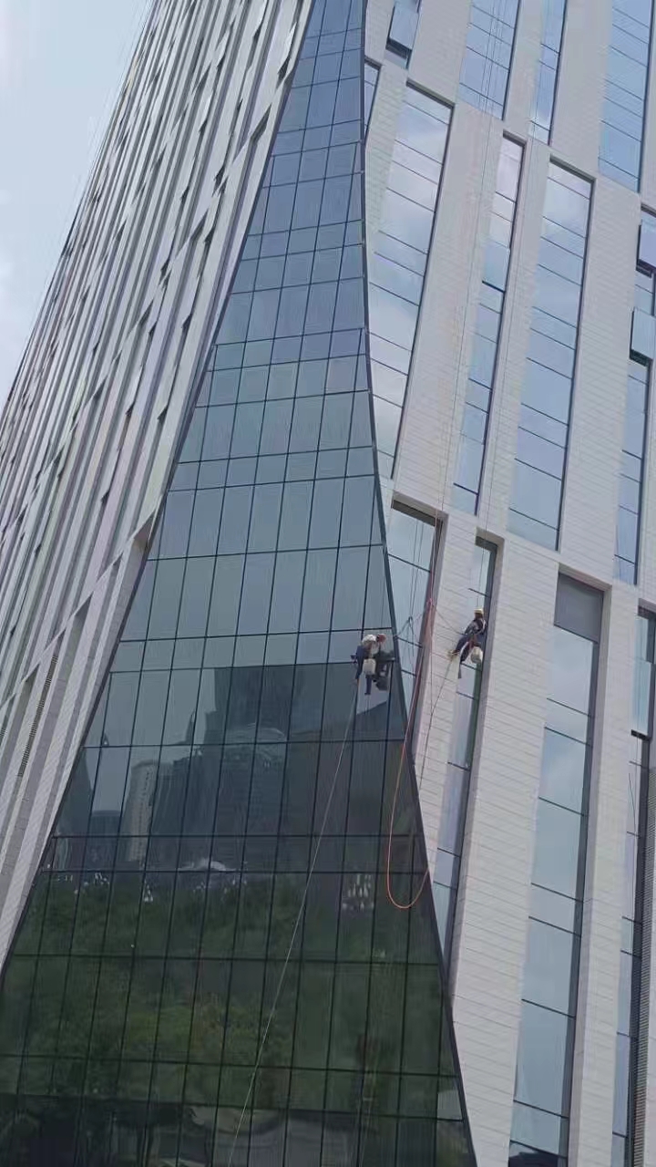 幕墙高空清洁保养